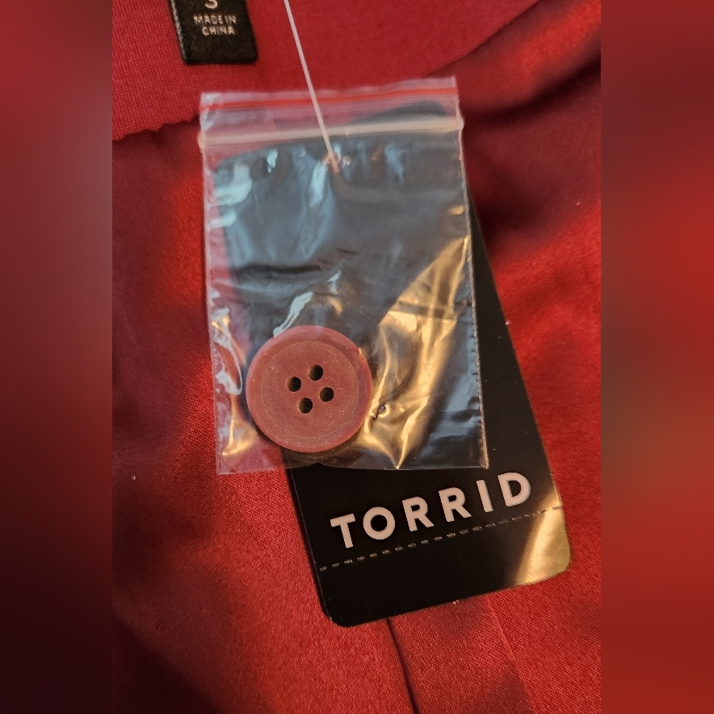 Torrid New Studio Tailored Ponte Fitted Burgundy Button-up Vest Size 3 NWT - Picture 4 of 7